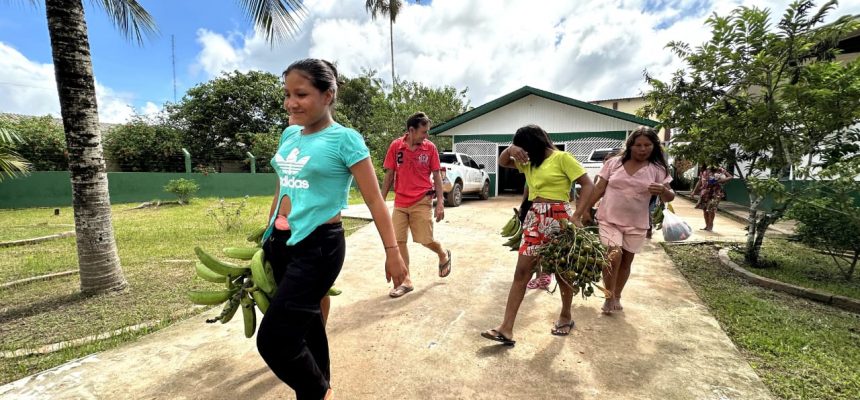 Em uma ação que reforça o compromisso com o fortalecimento da segurança alimentar das comunidades indígenas, o Governo do Amazonas, por meio da Secretaria de Estado de Produção Rural (Sepror), em conjunto com o Instituto de Desenvolvimento Agropecuário e Florestal (Idam), entregou, nesta terça-feira (28), mais de 5,5 toneladas de alimentos da agricultura familiar indígena no município de Envira (a 1.208 quilômetros de Manaus).